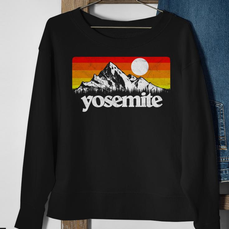 Vintage Yosemite National Park Retro Mountains Sweatshirt Gifts for Old Women