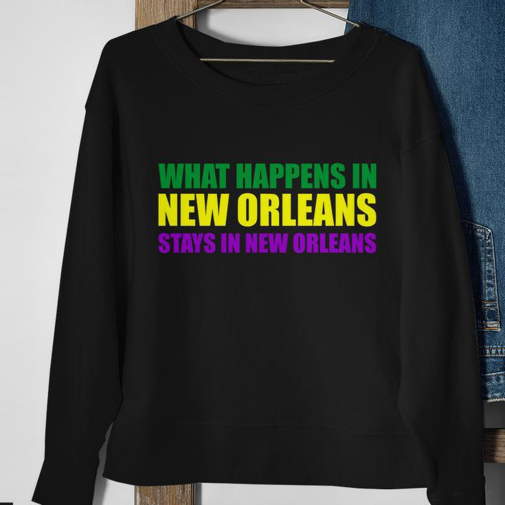 What Happens In New Orleans Stays In New Orleans Mardi Gras T-Shirt Graphic Design Printed Casual Daily Basic Sweatshirt Gifts for Old Women