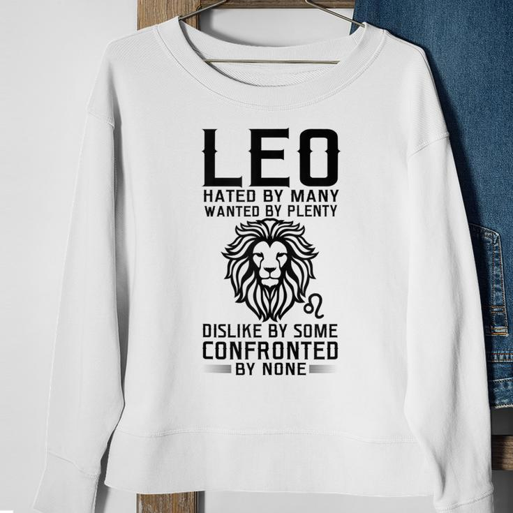 Lion Graphic Art July August Birthday Gifts Leo Zodiac Sign Sweatshirt Gifts for Old Women