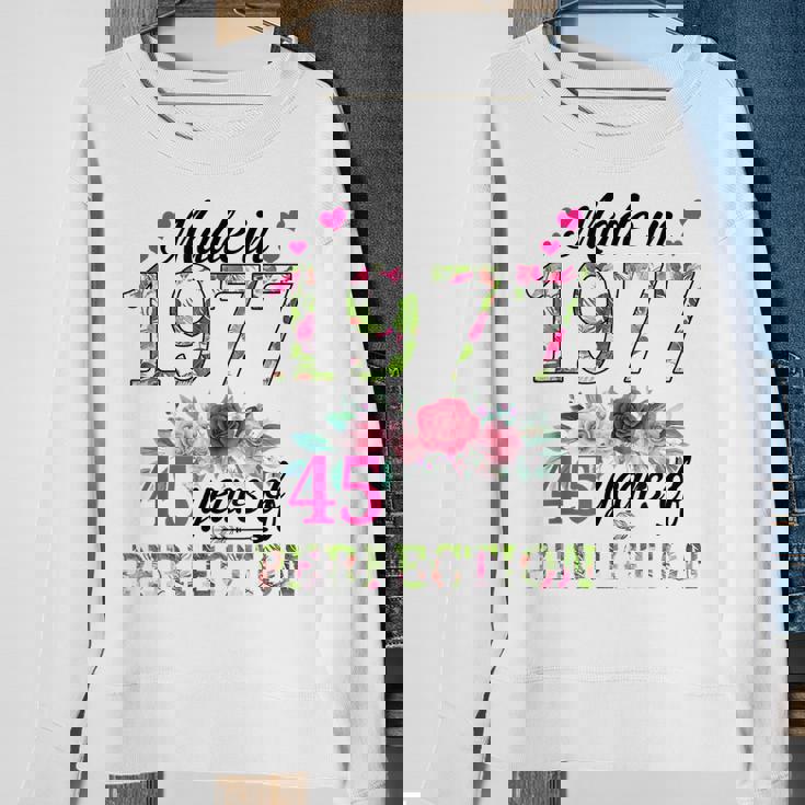 Made In 1977 Floral 45 Year Old 45Th Birthday Gifts Women Sweatshirt Gifts for Old Women