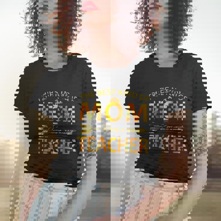 The Best Kind Of Mom Raises A Teacher Women T-shirt Gifts for Her