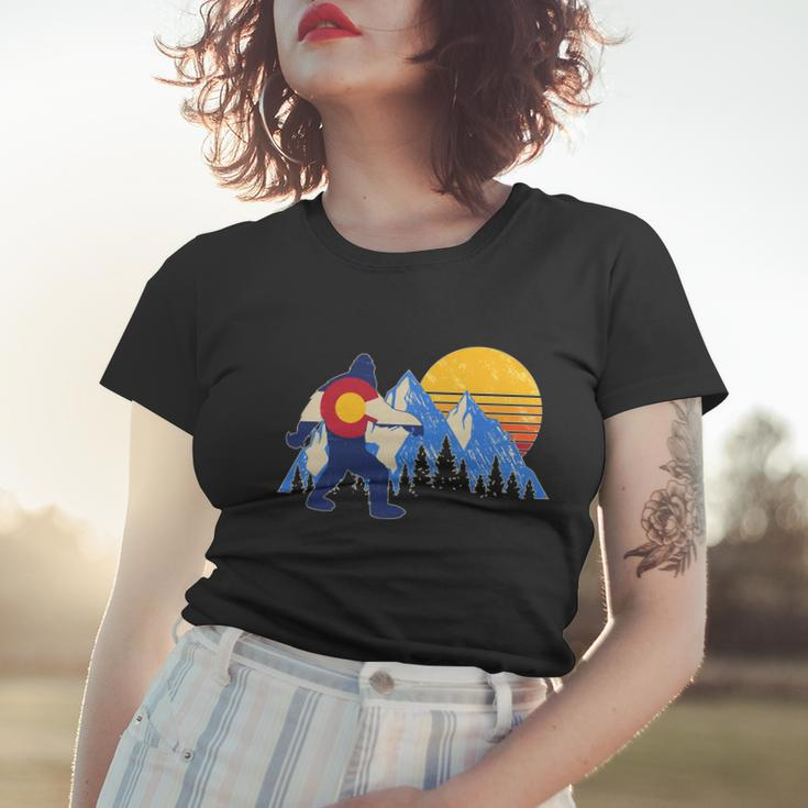 Vintage Bigfoot Colorado Flag Retro Sun Mountains Women T-shirt Gifts for Her