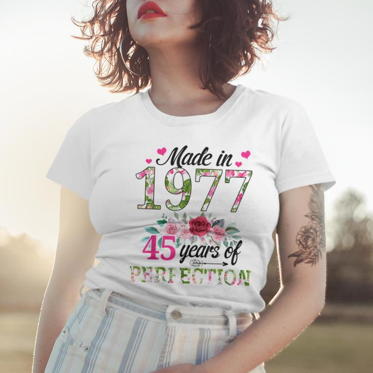 Made In 1977 Floral 45 Year Old 45Th Birthday Gifts Women Women T-shirt Gifts for Her