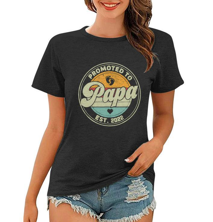 Vintage Promoted To Papa 2022 For New Papa First Time Retro Women T-shirt