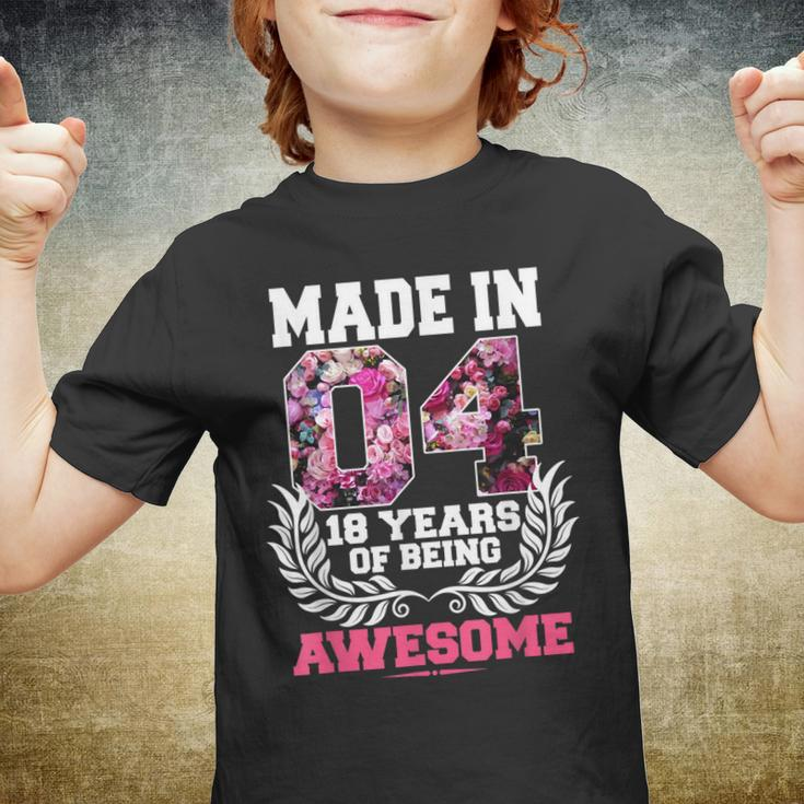18Th Birthday Gift N Girl Born In 2004 Floral 18 Year Old Youth T-shirt