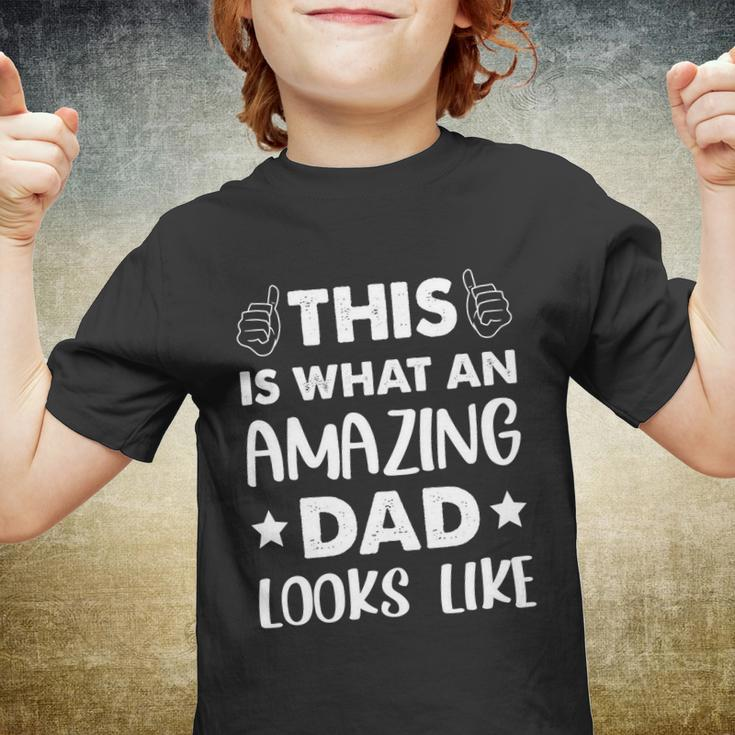 Fathers Day This Is What An Amazing Dad Looks Like Gift Youth T-shirt