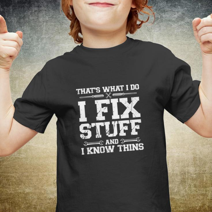 Thats What I Do I Fix Stuff And I Know Things Funny Youth T-shirt