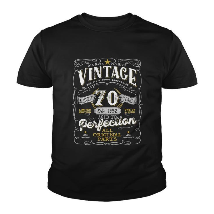 70Th Birthday Vintage 1952 Birthday For Women Funny Men 70 Years Old Youth T-shirt