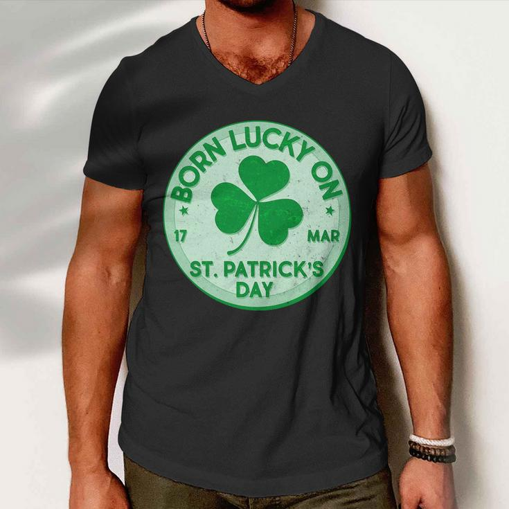 Born Lucky On St Patricks Day Graphic Design Printed Casual Daily Basic Men V-Neck Tshirt