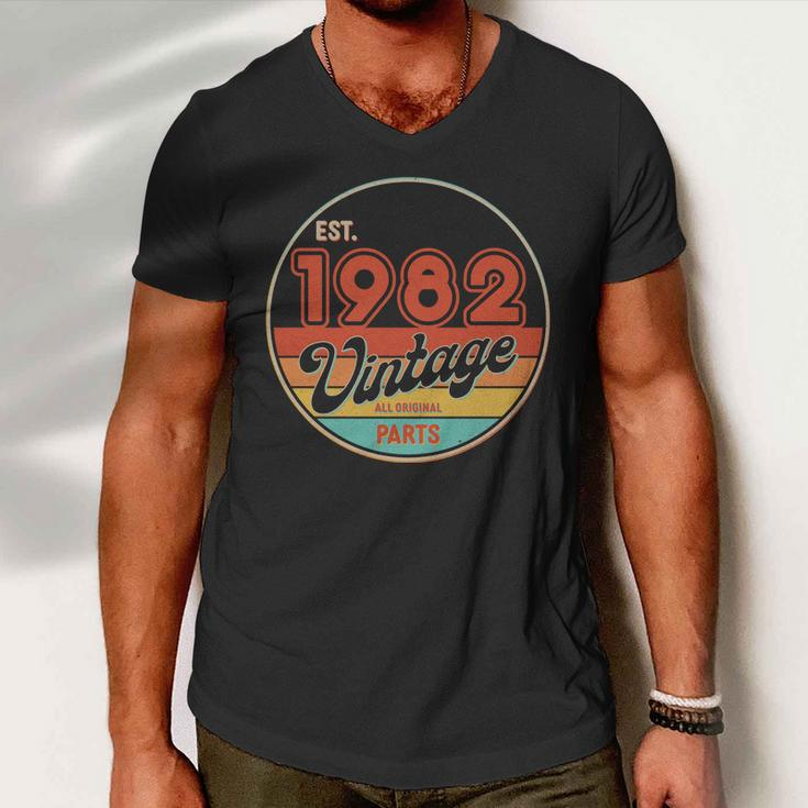 Est 1982 Vintage All Original Parts 40Th Birthday Emblem Men V-Neck Tshirt