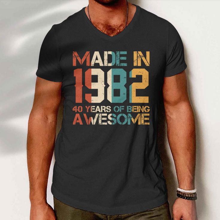 Retro Made In 1982 40 Years Of Being Awesome Birthday Men V-Neck Tshirt