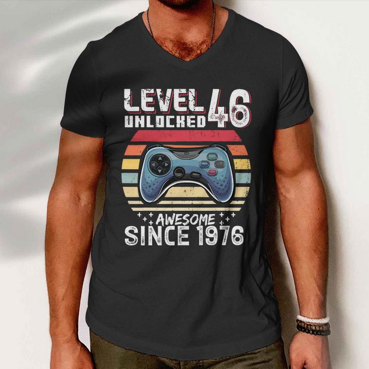 Vintage Video Gamer Birthday Level 46 Unlocked 46Th Birthday Men V-Neck Tshirt