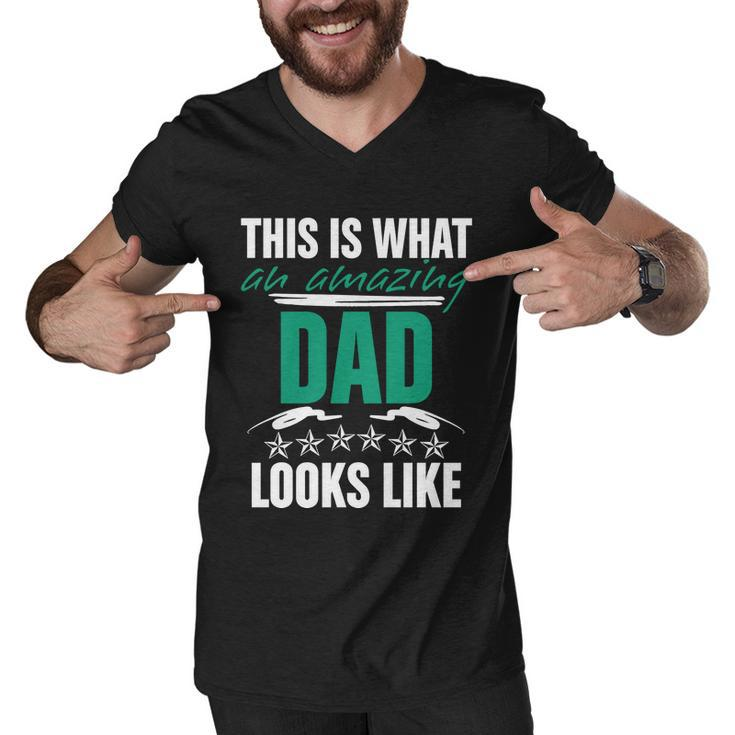 Funny Amazing Dad This Is What An Amazing Dad Looks Like Cute Gift Men V-Neck Tshirt