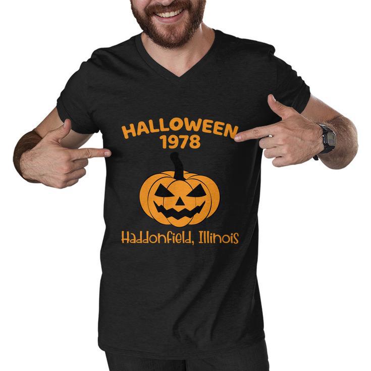 Halloween 1978 Haddonfield Illinois Halloween Quote Men V-Neck Tshirt