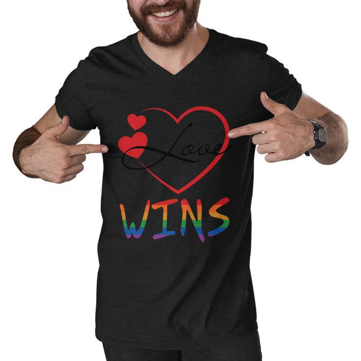 Love Wins Lgbtq Pride Garphic Pride Month Lgbt Men V-Neck Tshirt