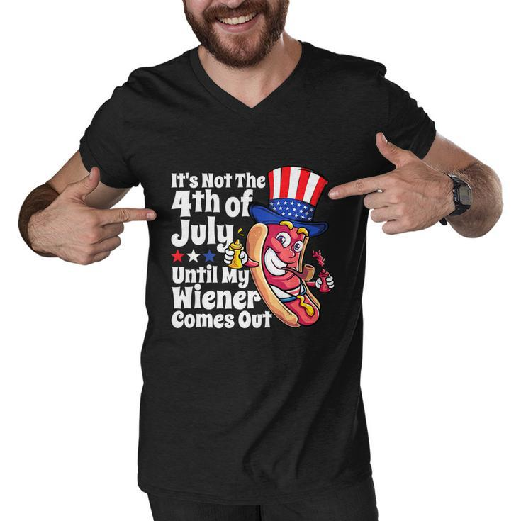 Mens Funny 4Th Of July Hot Dog Wiener Comes Out Adult Humor Gift Men V-Neck Tshirt