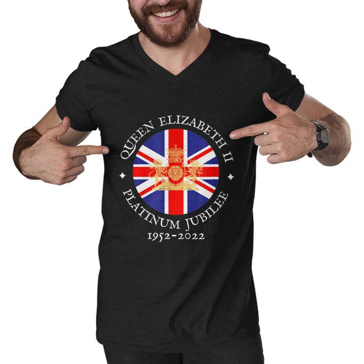 Queens Platinum Jubilee Royal Crest Uk Gb Union Jack Flag Men V-Neck Tshirt