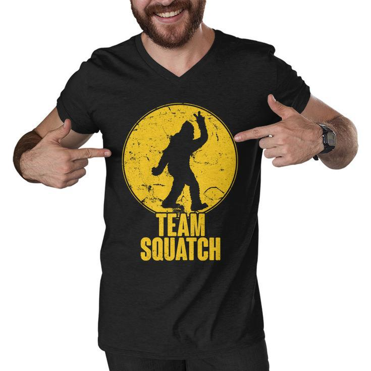 Team Squatch Bigfoot Sasquatch Men V-Neck Tshirt