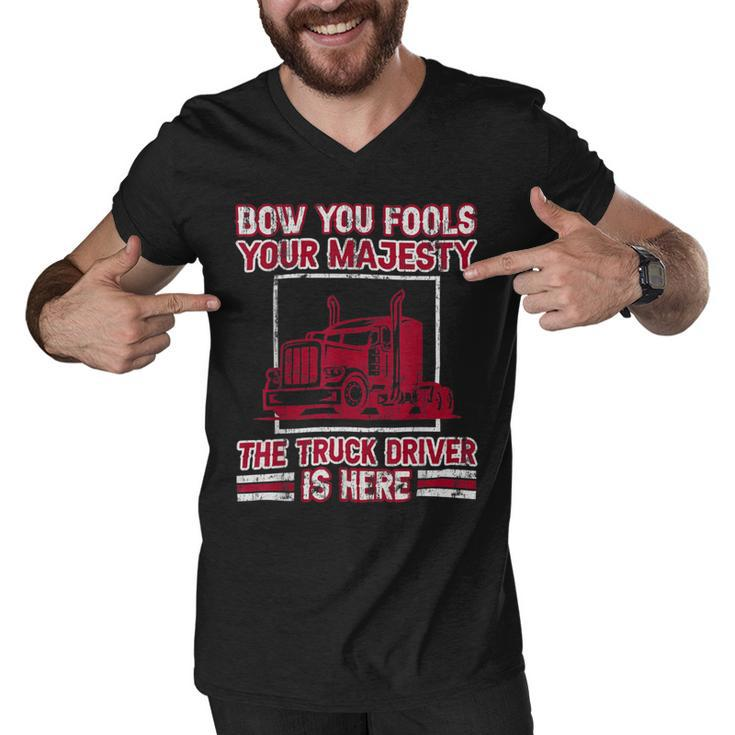 Trucker Trucker 18 Wheeler Freighter Truck Driver V2 Men V-Neck Tshirt