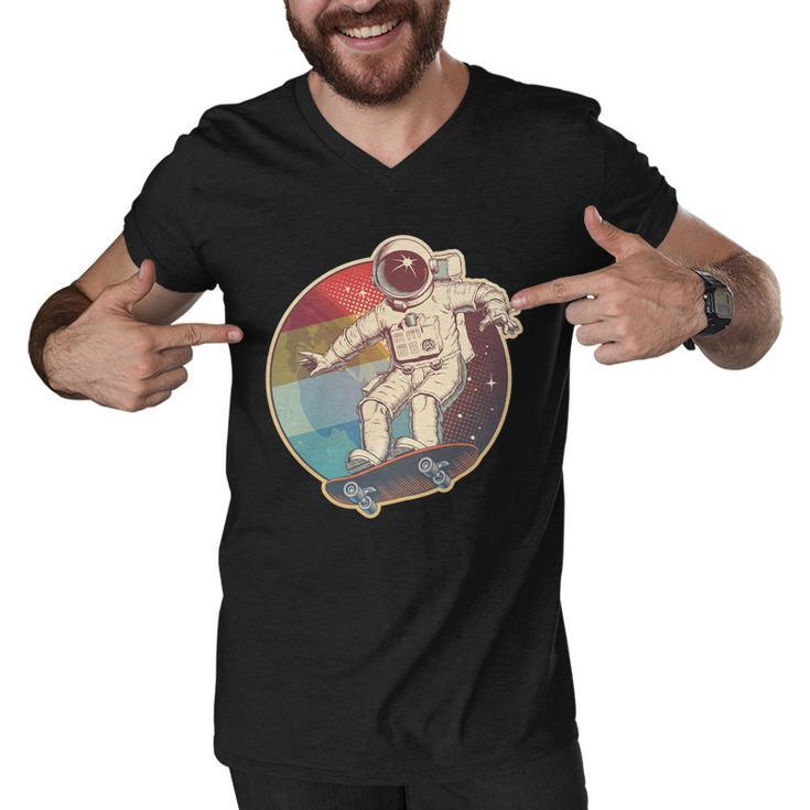 Vintage Retro Skateboarding Astronaut Men V-Neck Tshirt