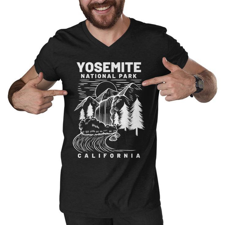 Vintage Yosemite National Park California Hiker  Men V-Neck Tshirt