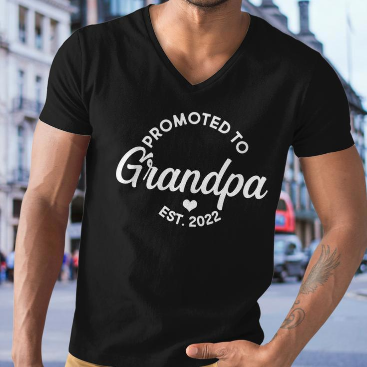 Promoted To Grandpa Est 2022 New Baby Men V-Neck Tshirt