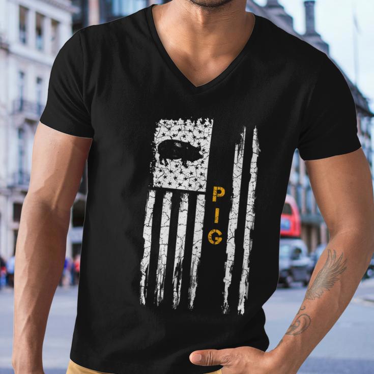 Vintage American Flag Pig Gift Funny Boar Pork Swine Silhouette Gift Men V-Neck Tshirt