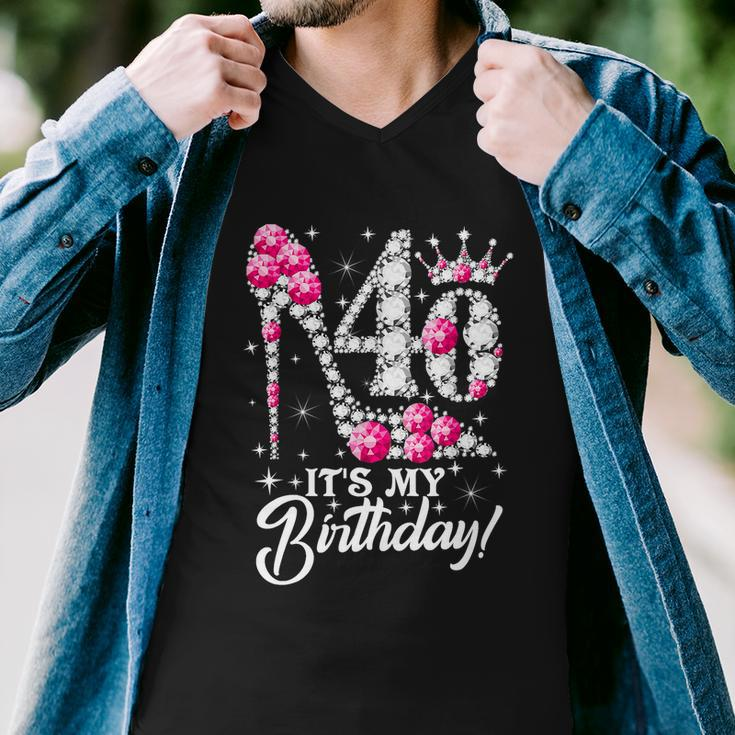 40 Years Old Its My 40Th Cool Gift Birthday Funny Pink Diamond Shoes Gift Men V-Neck Tshirt