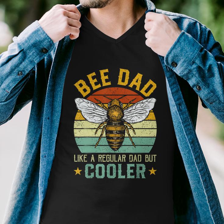 Bee Dad Honey Beekeeper Funny Beekeeping Fathers Day Gift Men V-Neck Tshirt