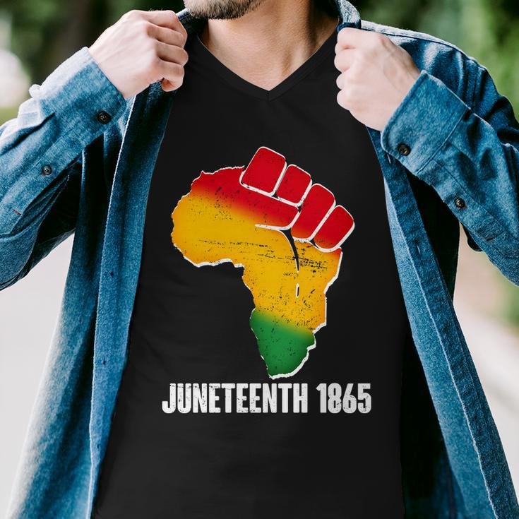 Juneteenth 1865 Africa Map Fist Tshirt Men V-Neck Tshirt