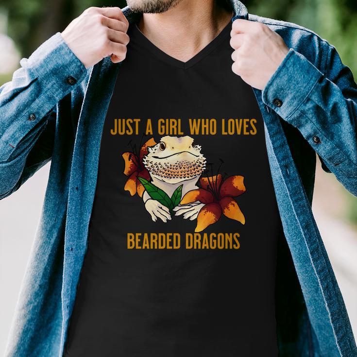 Just A Girl Who Loves Bearded Dragons Men V-Neck Tshirt