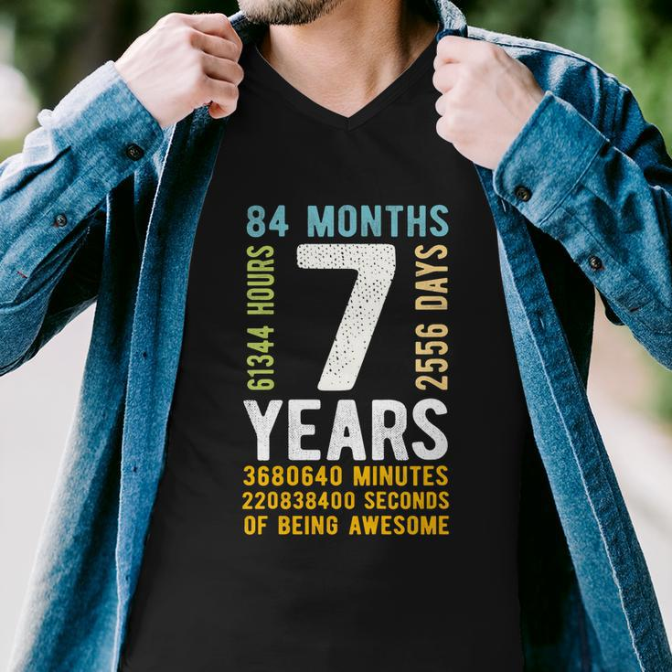 Kids 7Th Birthday Gift 7 Years Old Vintage Retro 84 Months Men V-Neck Tshirt