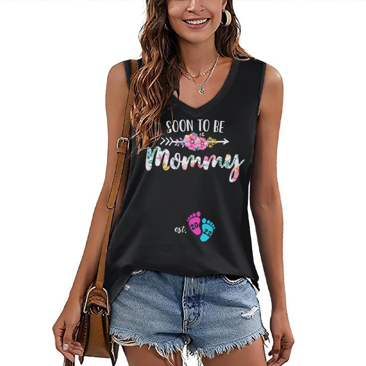 2022 Soon To Be Mommy Est 2022 Floral New Mom Mothers Day Women's V-neck Casual Sleeveless Tank Top