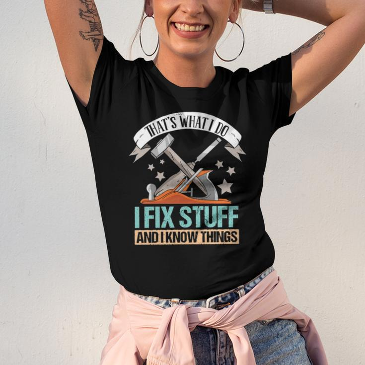 That&8217S What I Do I Fix Stuff And I Know Things Carpenter Jersey T-Shirt