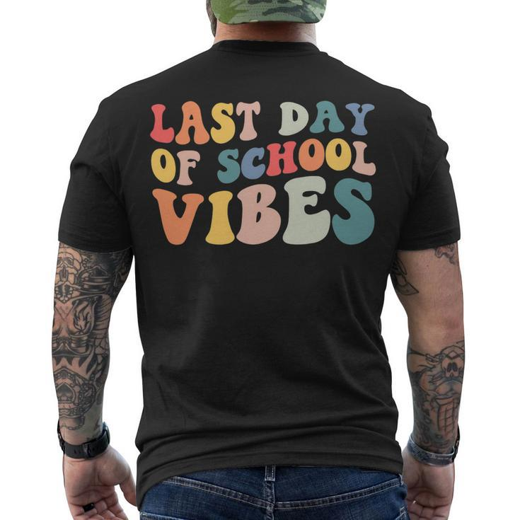 Retro Last Day Of School Vibes Summer Teacher Goodbye School Men's T-shirt Back Print
