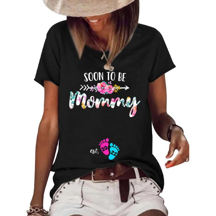 2022 Soon To Be Mommy Est 2022 Floral New Mom Mothers Day  Women's Short Sleeve Loose T-shirt