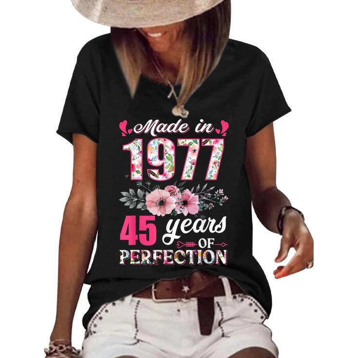 Made In 1977 Floral 45 Year Old 45Th Birthday Gifts Women  Women's Short Sleeve Loose T-shirt