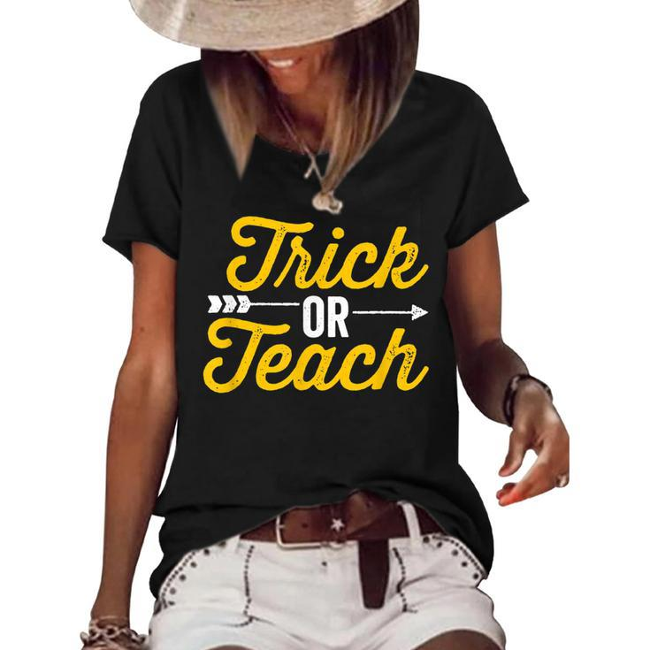 Trick Or Teach Teacher Halloween Vintage Arrow Design Dark  Women's Short Sleeve Loose T-shirt