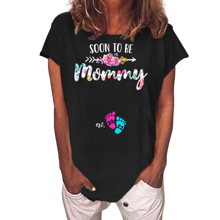 2022 Soon To Be Mommy Est 2022 Floral New Mom Mothers Day  Women's Loosen Crew Neck Short Sleeve T-Shirt