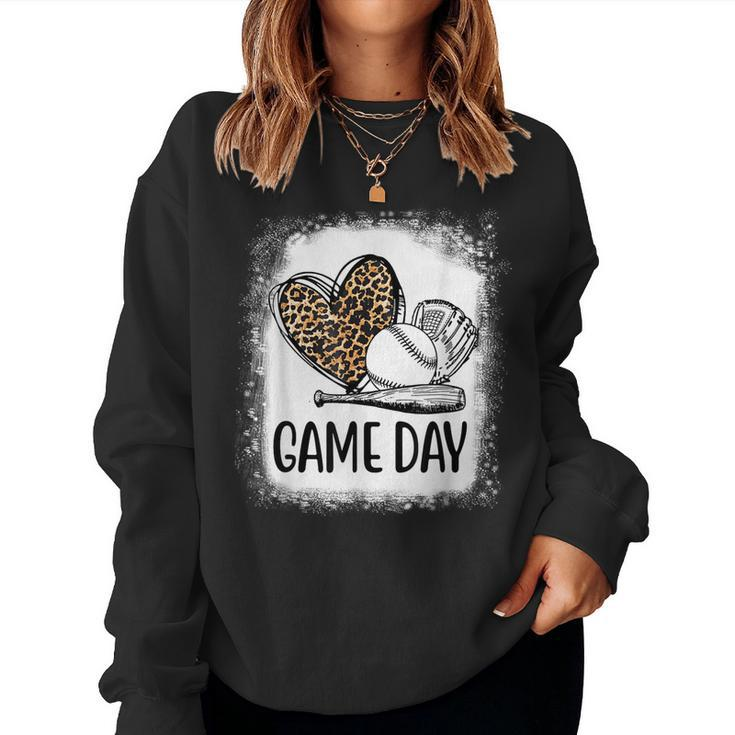 Game Day Baseball Decorations Leopard Heart Soccer Mom Mama  Women Crewneck Graphic Sweatshirt
