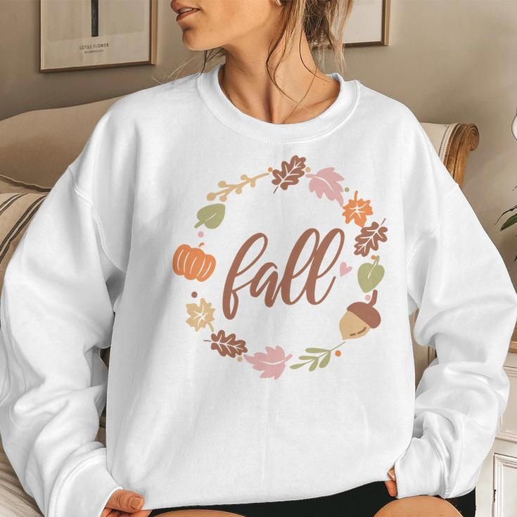 Fall Retro Flower Leaf Circle Women Crewneck Graphic Sweatshirt Gifts for Her