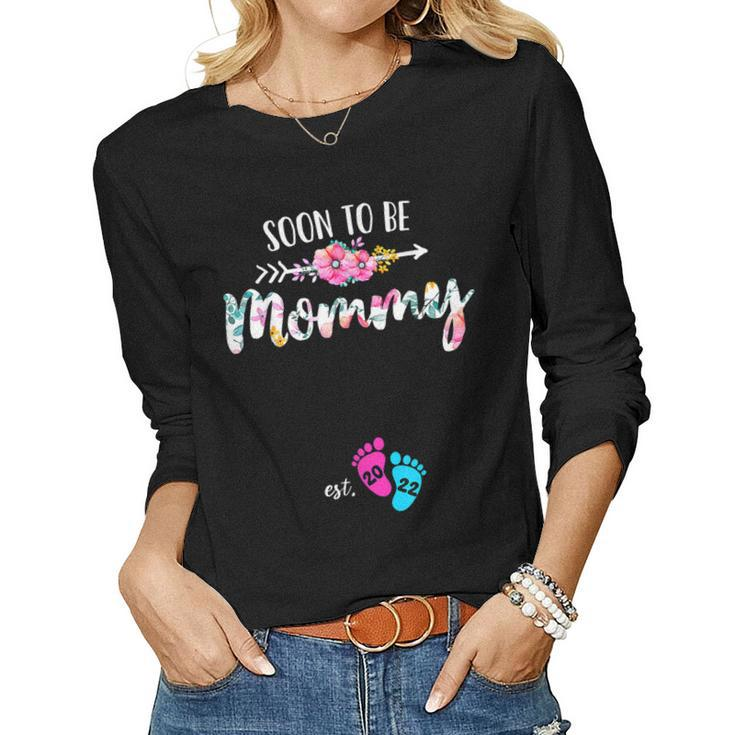 2022 Soon To Be Mommy Est 2022 Floral New Mom Mothers Day  Women Graphic Long Sleeve T-shirt