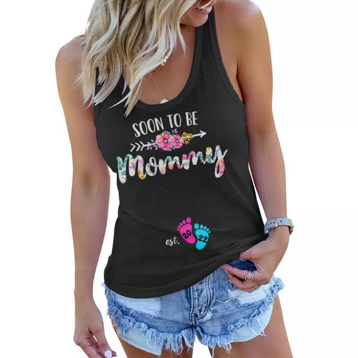 2022 Soon To Be Mommy Est 2022 Floral New Mom Mothers Day  Women Flowy Tank