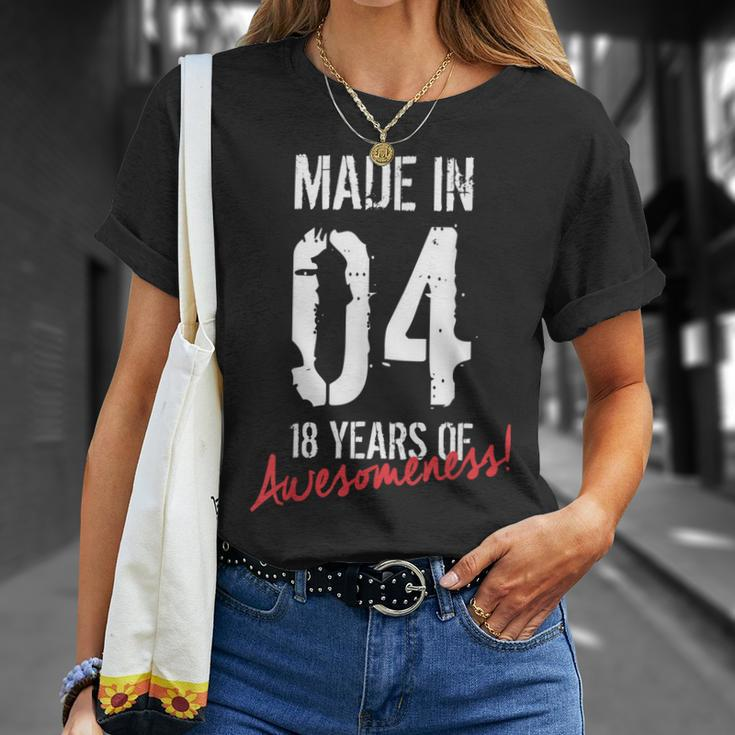 18Th Birthday Boys Girls Awesome Since 2004 18 Year Old T-shirt Gifts for Her