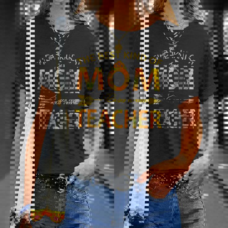 The Best Kind Of Mom Raises A Teacher T-shirt Gifts for Her