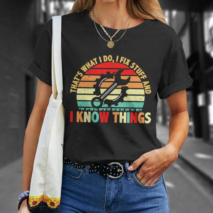 That What I Do I Fix Stuff I Know Things Vintage Mechanic Unisex T-Shirt Gifts for Her