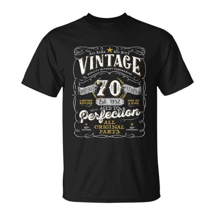 70Th Birthday Vintage 1952 Birthday For Women Funny Men 70 Years Old Unisex T-Shirt