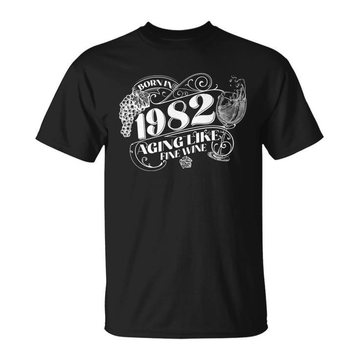 Born In 1982 Aging Like Fine Wine 40Th Birthday Unisex T-Shirt