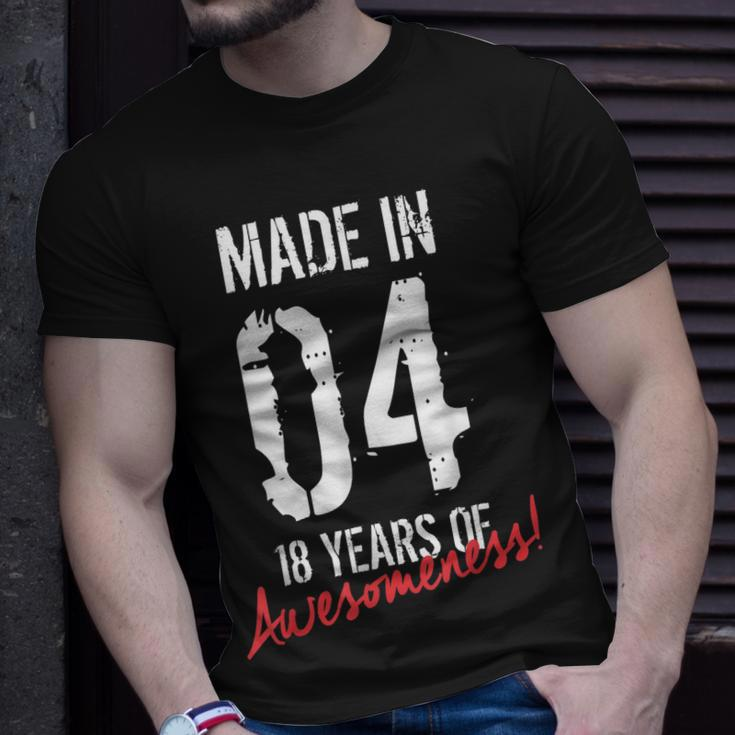 18Th Birthday Boys Girls Awesome Since 2004 18 Year Old T-shirt Gifts for Him