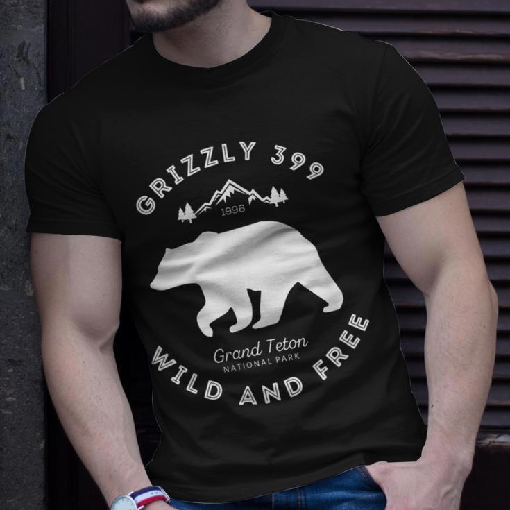 Grizzly 399 Wild & Free Grand Teton National Park V2 T-shirt Gifts for Him